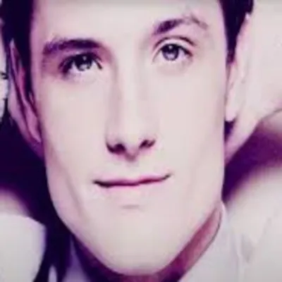 Whistling Josh Hutcherson : Nextbot